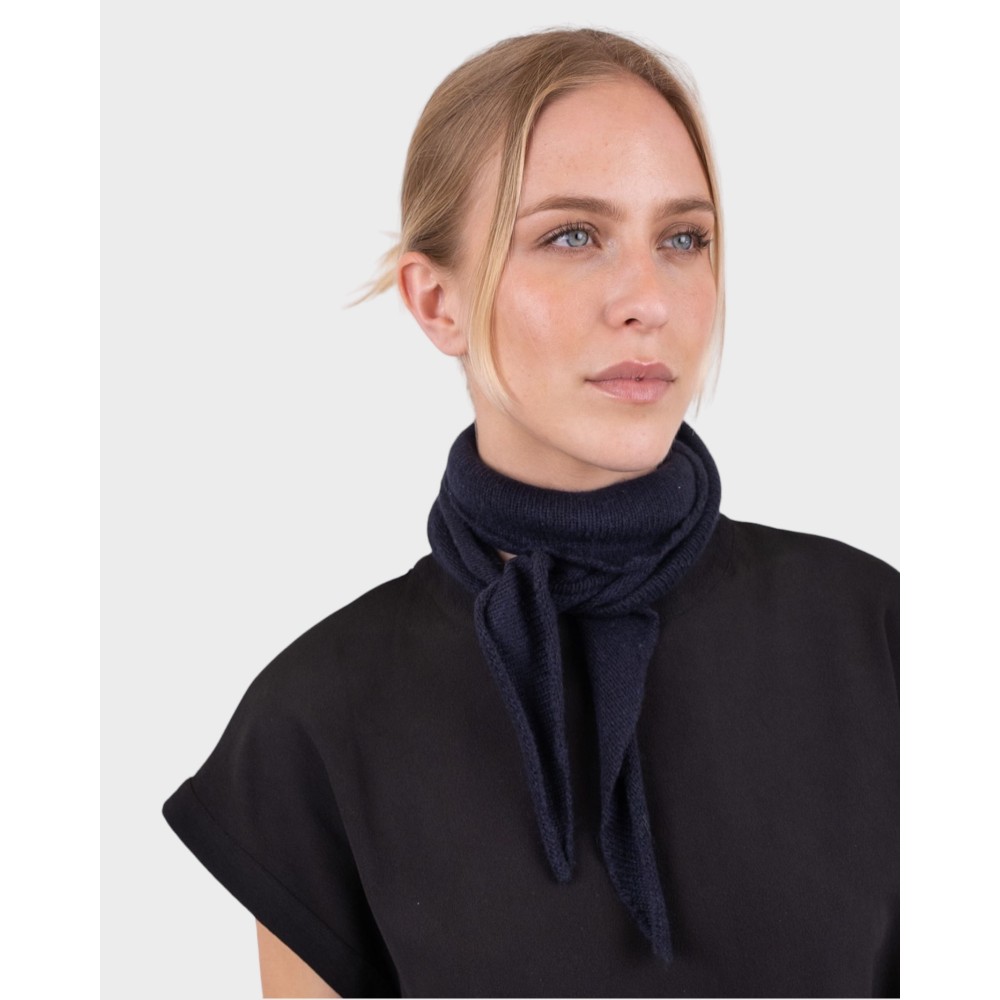 MistyKnitScarfNavy-01