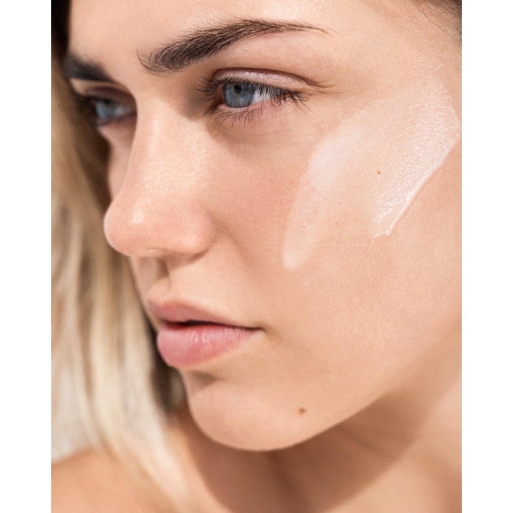 Facial moisturizer & toner