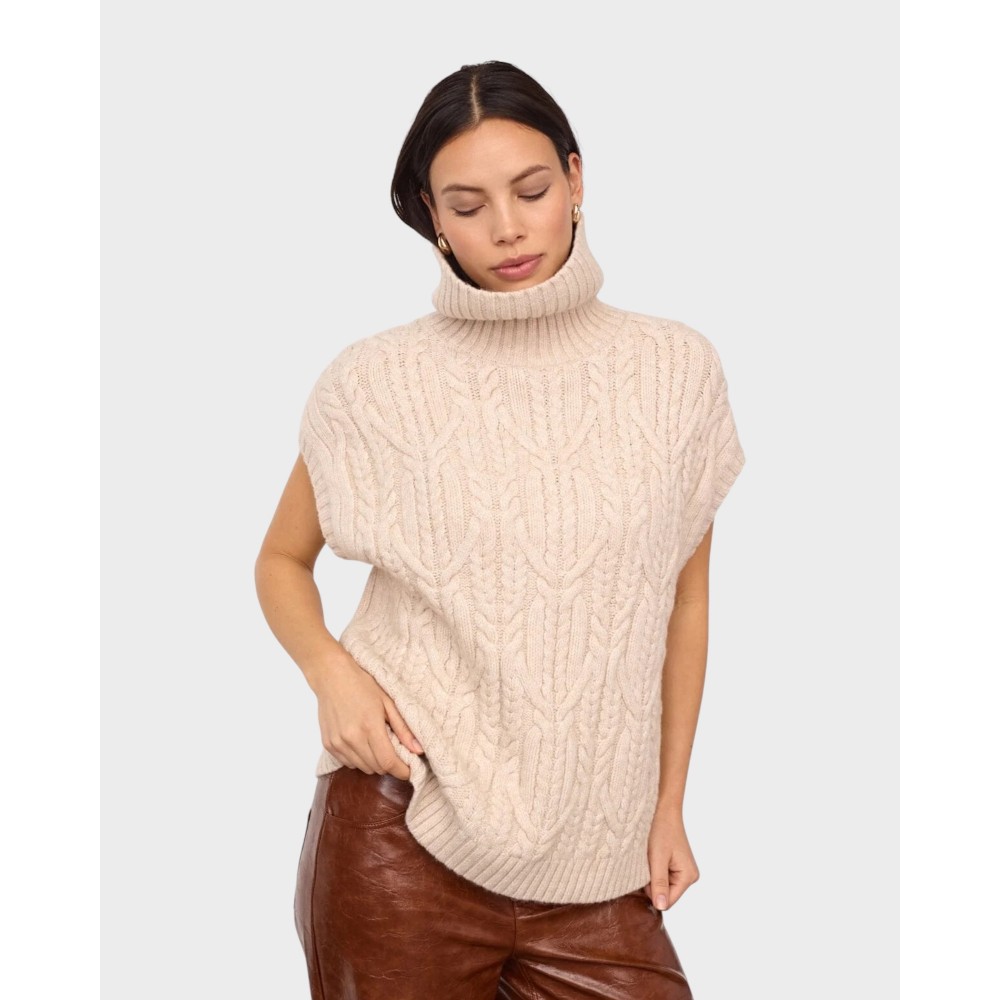 Row Oversize Cable Knit Vest - Creme