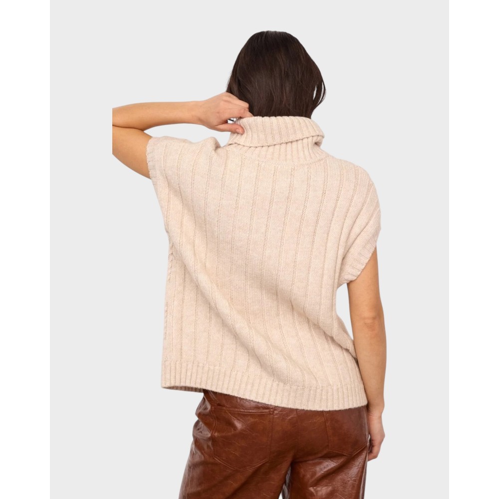 RowOversizeCableKnitVestCreme-01