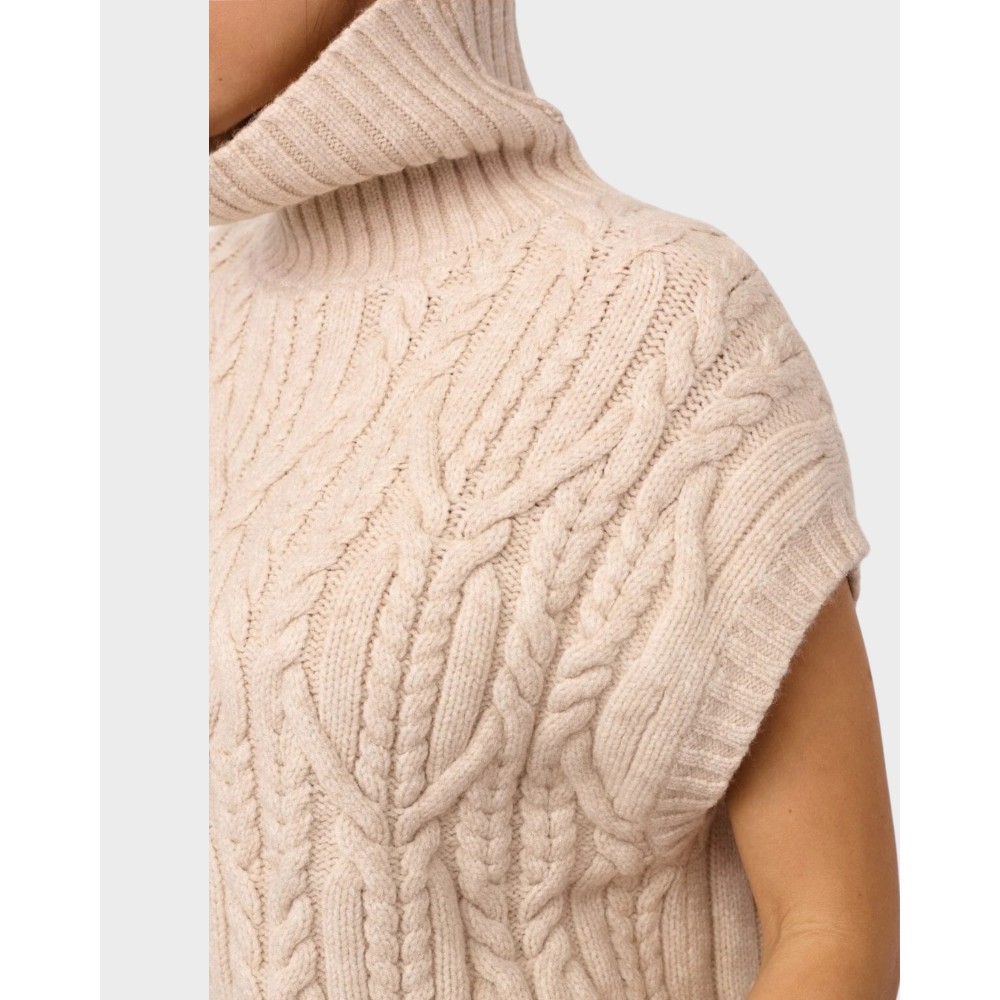 RowOversizeCableKnitVestCreme-01